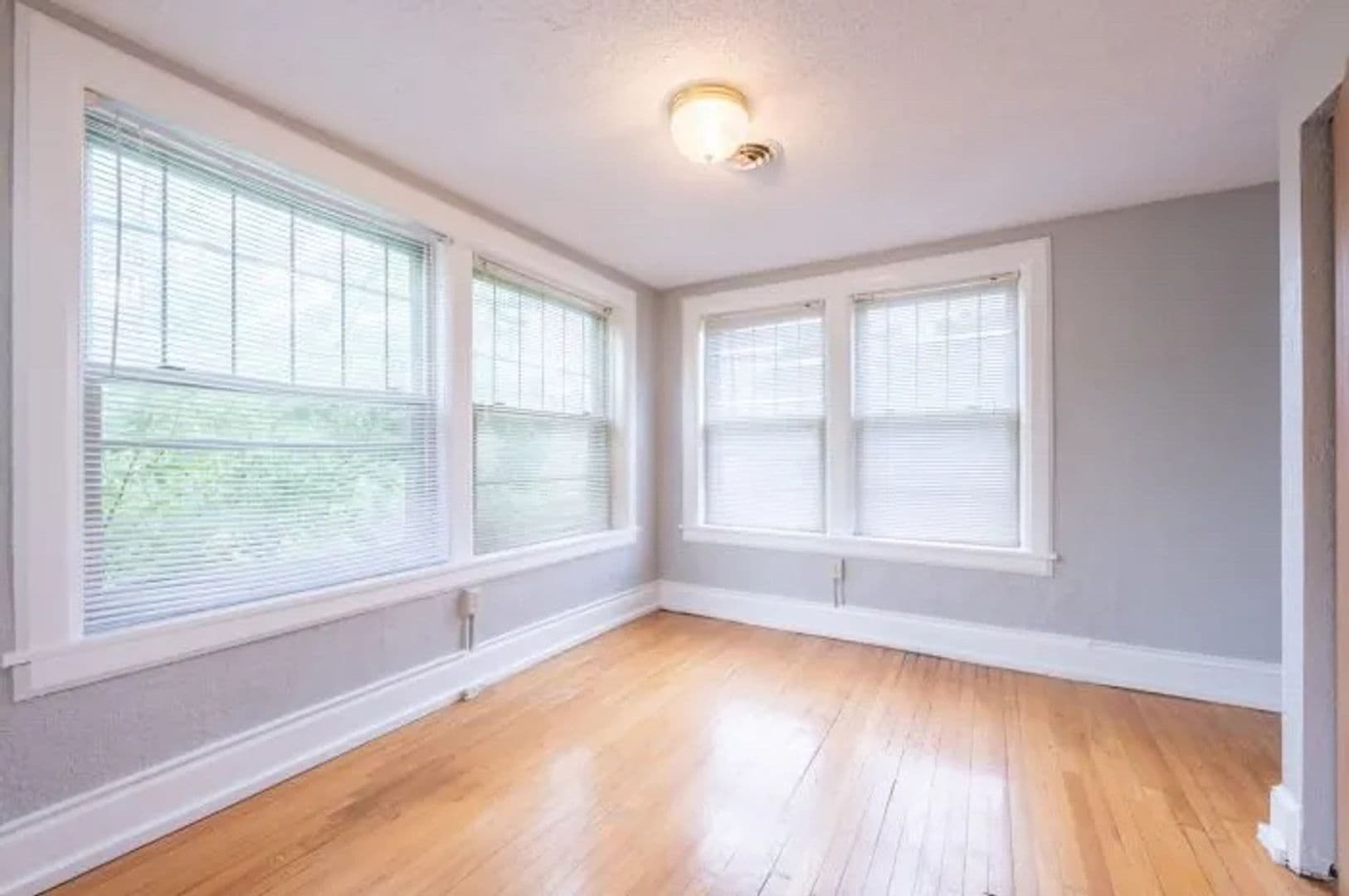 Des Moines Apartment: 3519/3517 University Ave