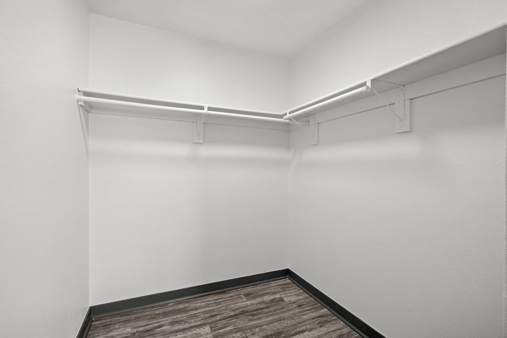 Des Moines Apartment: 2400 Hickman Rd