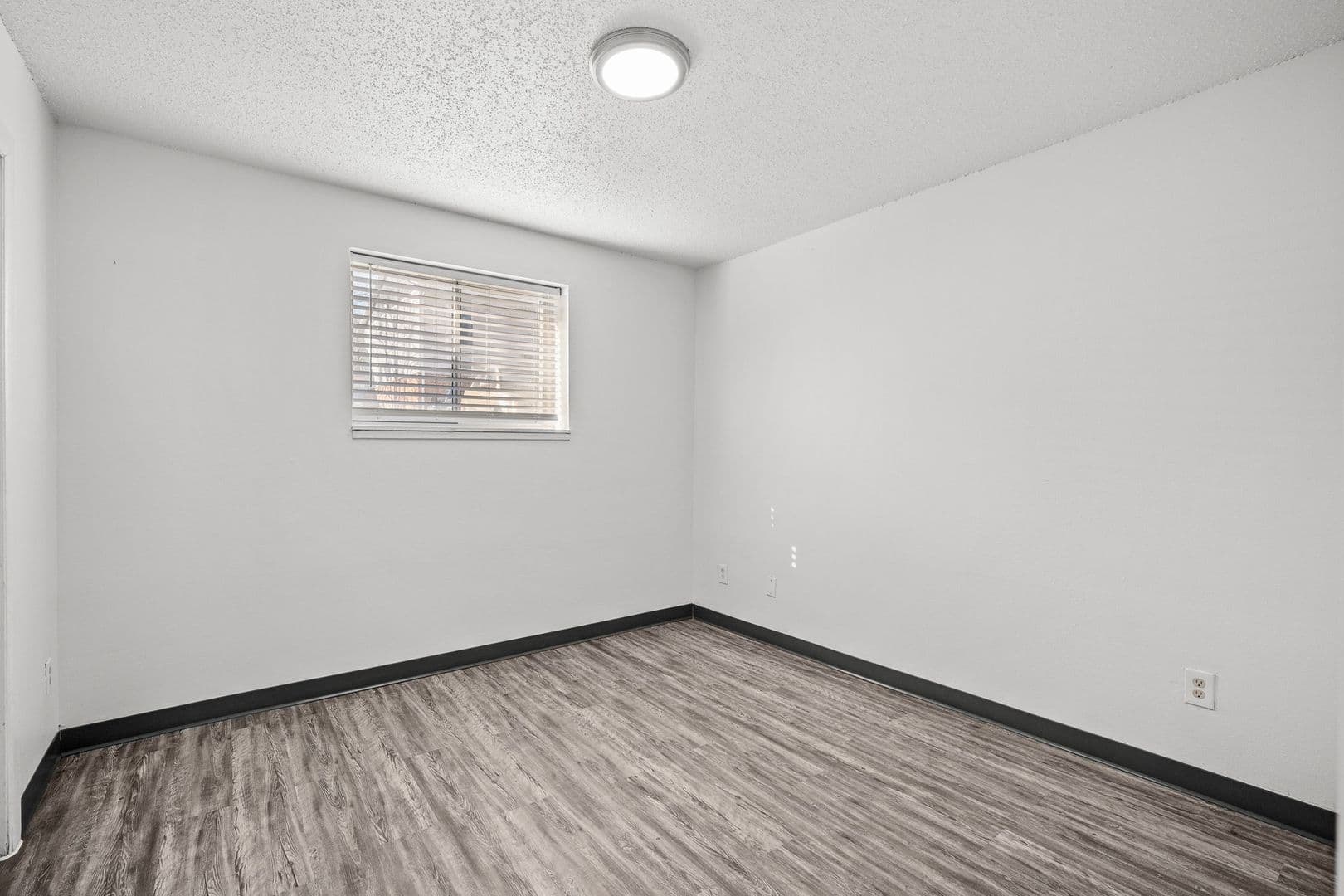 Des Moines Apartment: 2400 Hickman Rd