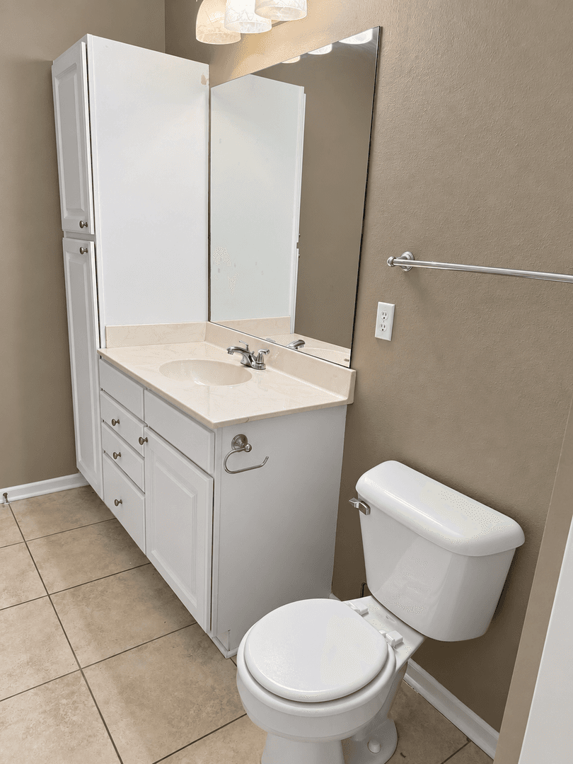 West Des Moines Apartment: 6350 Coachlight Drive