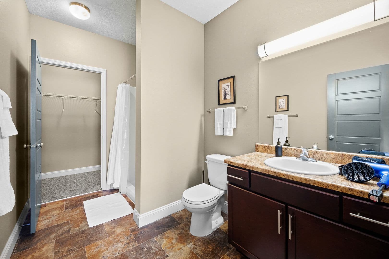 West Des Moines Apartment: 8350 Cascade Avenue