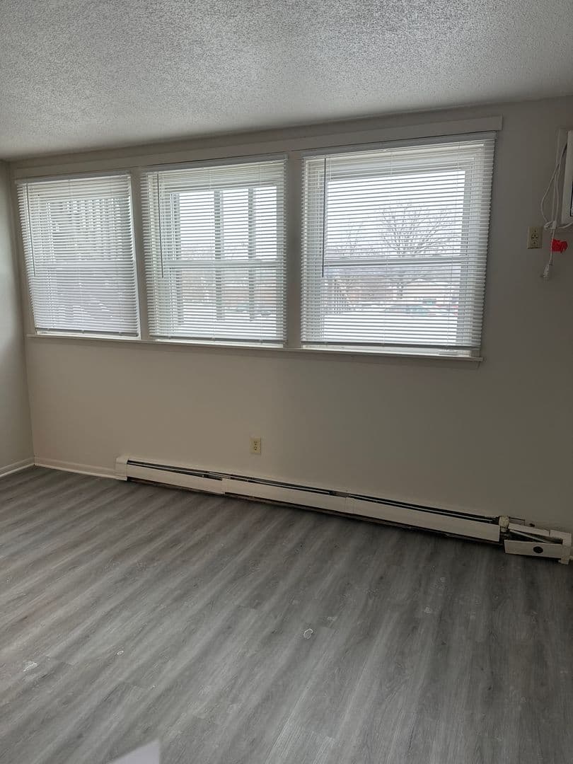 Des Moines Apartment: 1260 34th St