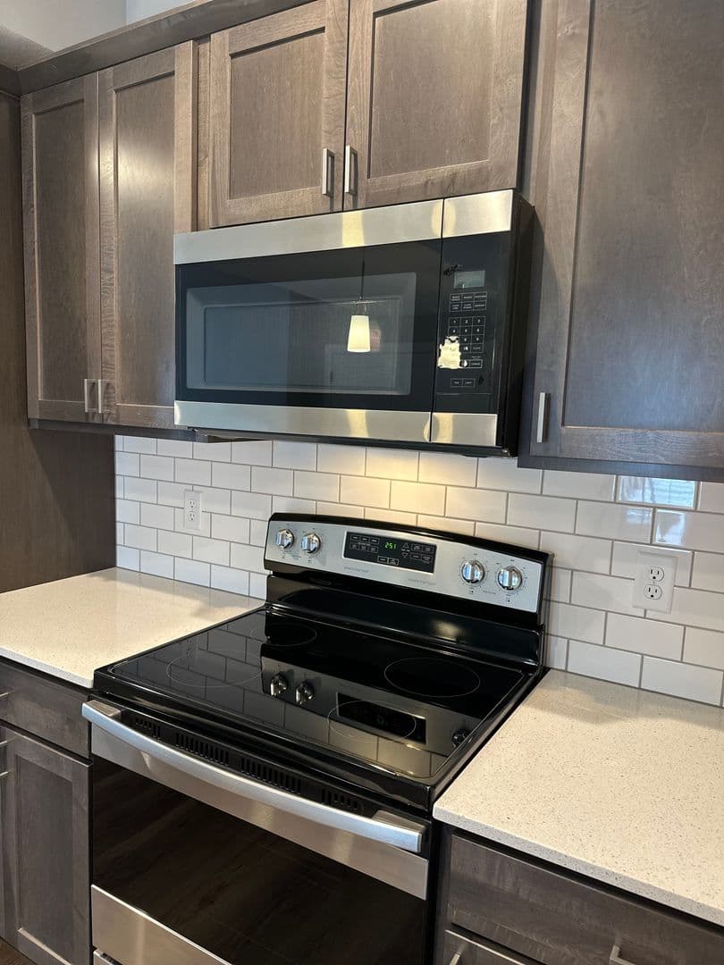 Creston Apartment: 701 West Adams