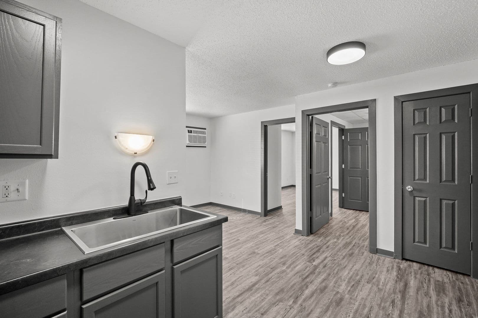 Des Moines Apartment: 2400 Hickman Rd