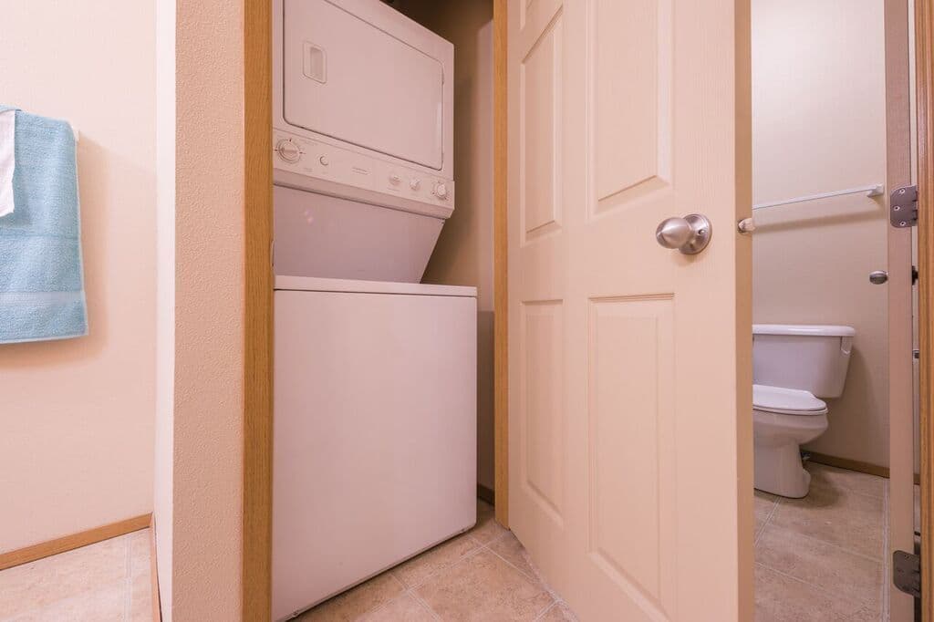West Des Moines Apartment: 1813 Bennett Drive