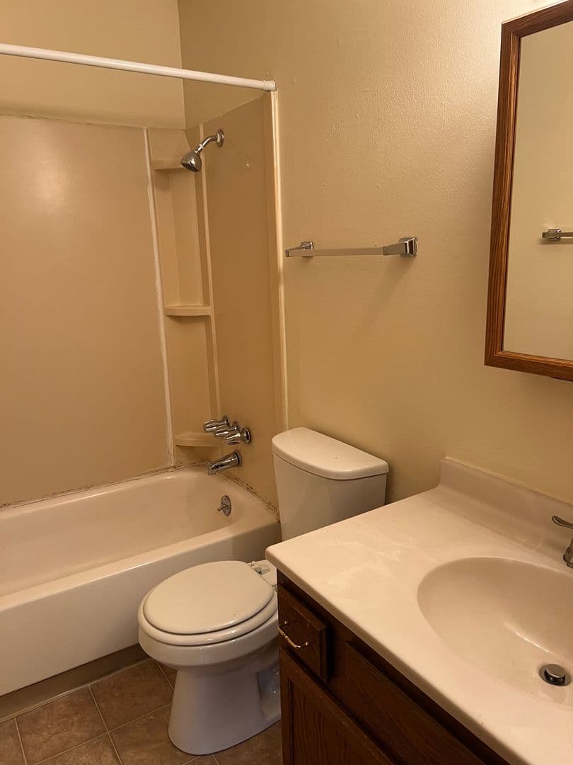 Des Moines Apartment: 6316 Urbandale Ave