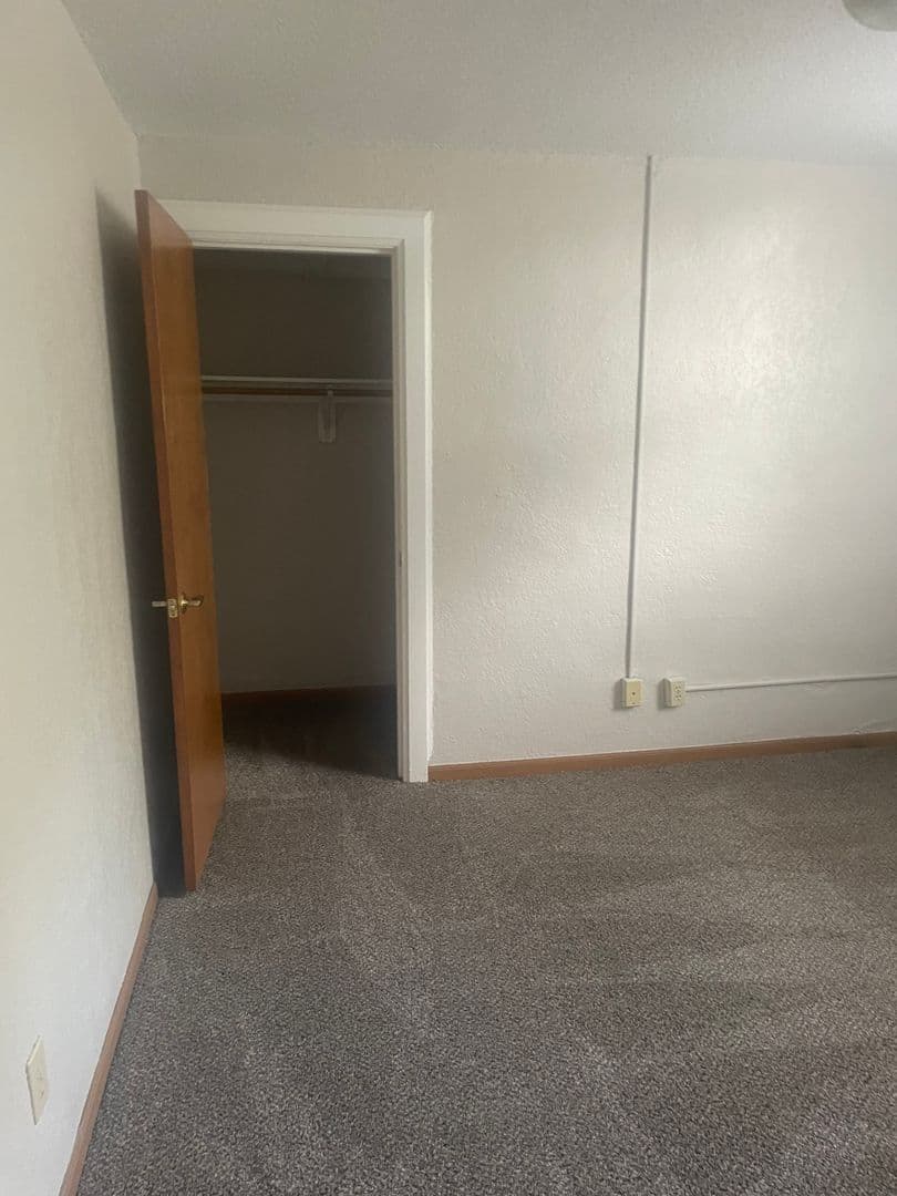 Des Moines Apartment: 3519/3517 University Ave