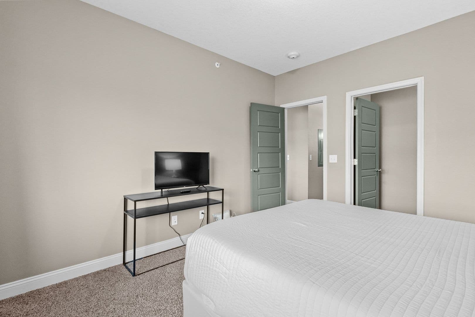 West Des Moines Apartment: 8350 Cascade Avenue