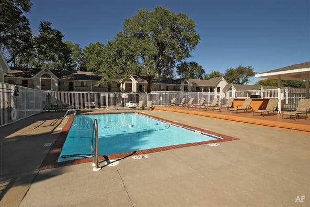 West Des Moines Apartment: 1813 Bennett Drive