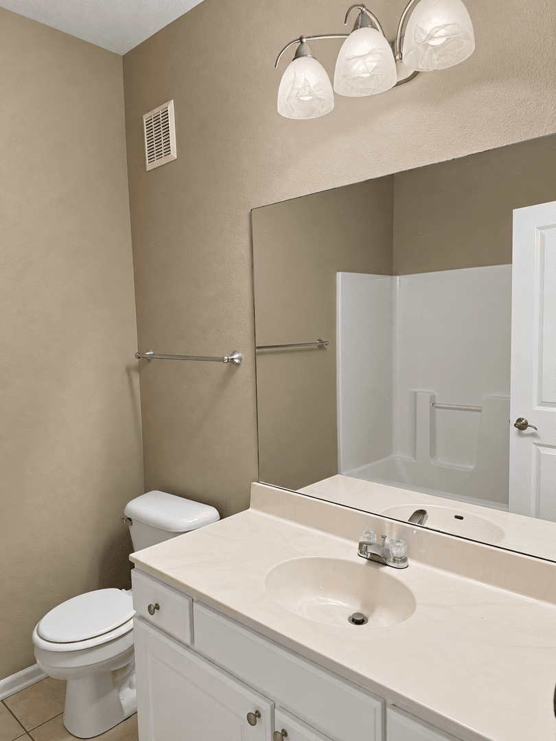 West Des Moines Apartment: 6350 Coachlight Drive