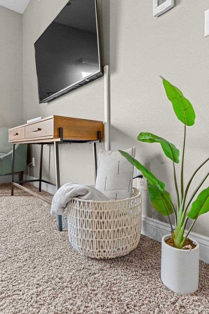 West Des Moines Apartment: 8350 Cascade Avenue