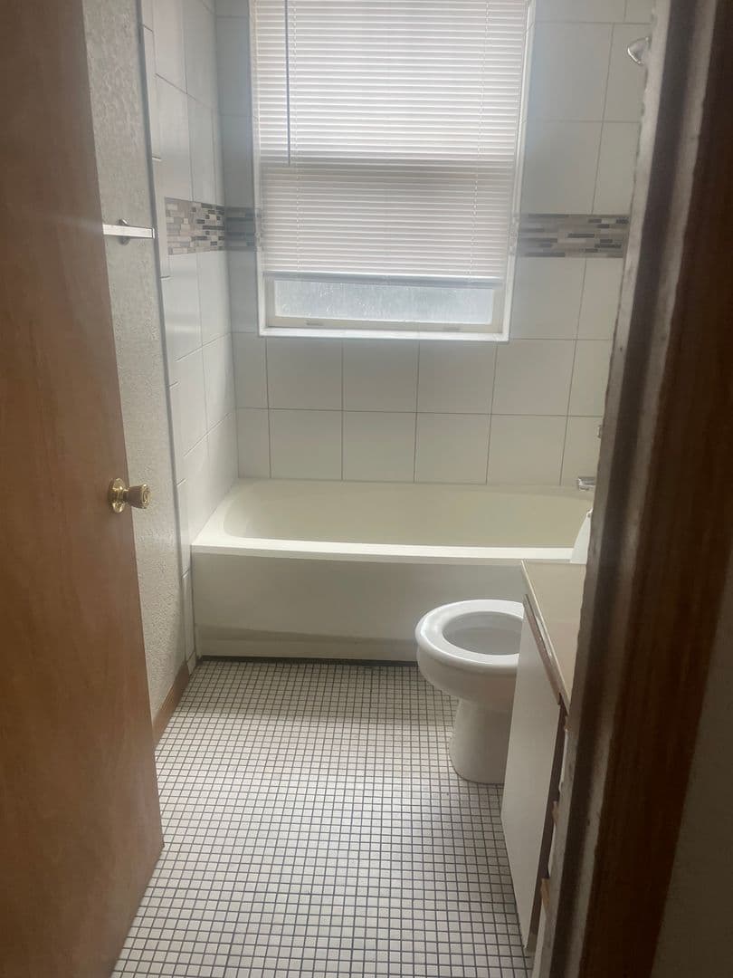 Des Moines Apartment: 3519/3517 University Ave