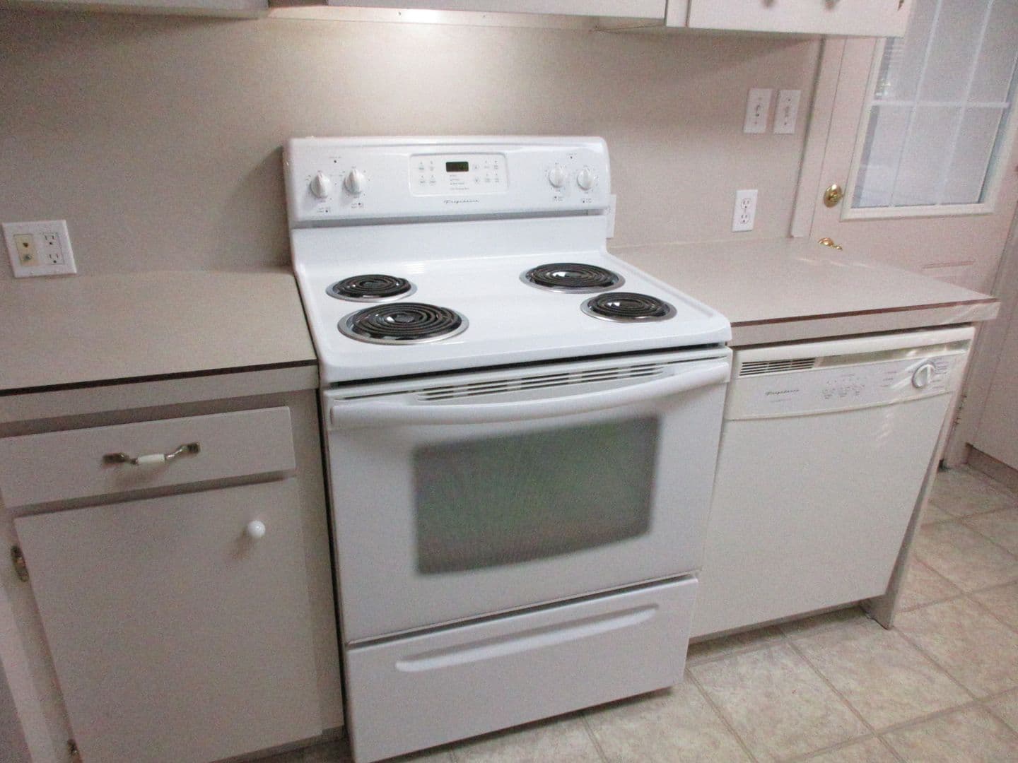 Salem House: 4745 Skyline Rd S