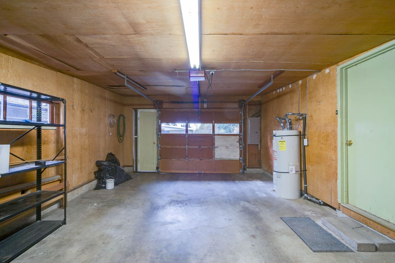 Salem House: 1040 Larkspur Lane NW