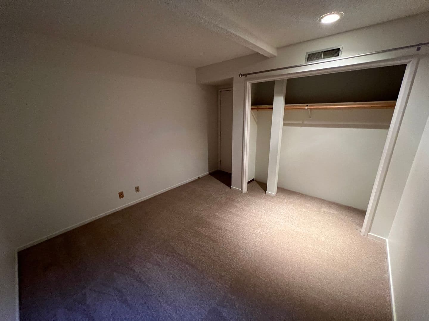 Salem House: 3566 Halifax Sq SE #13