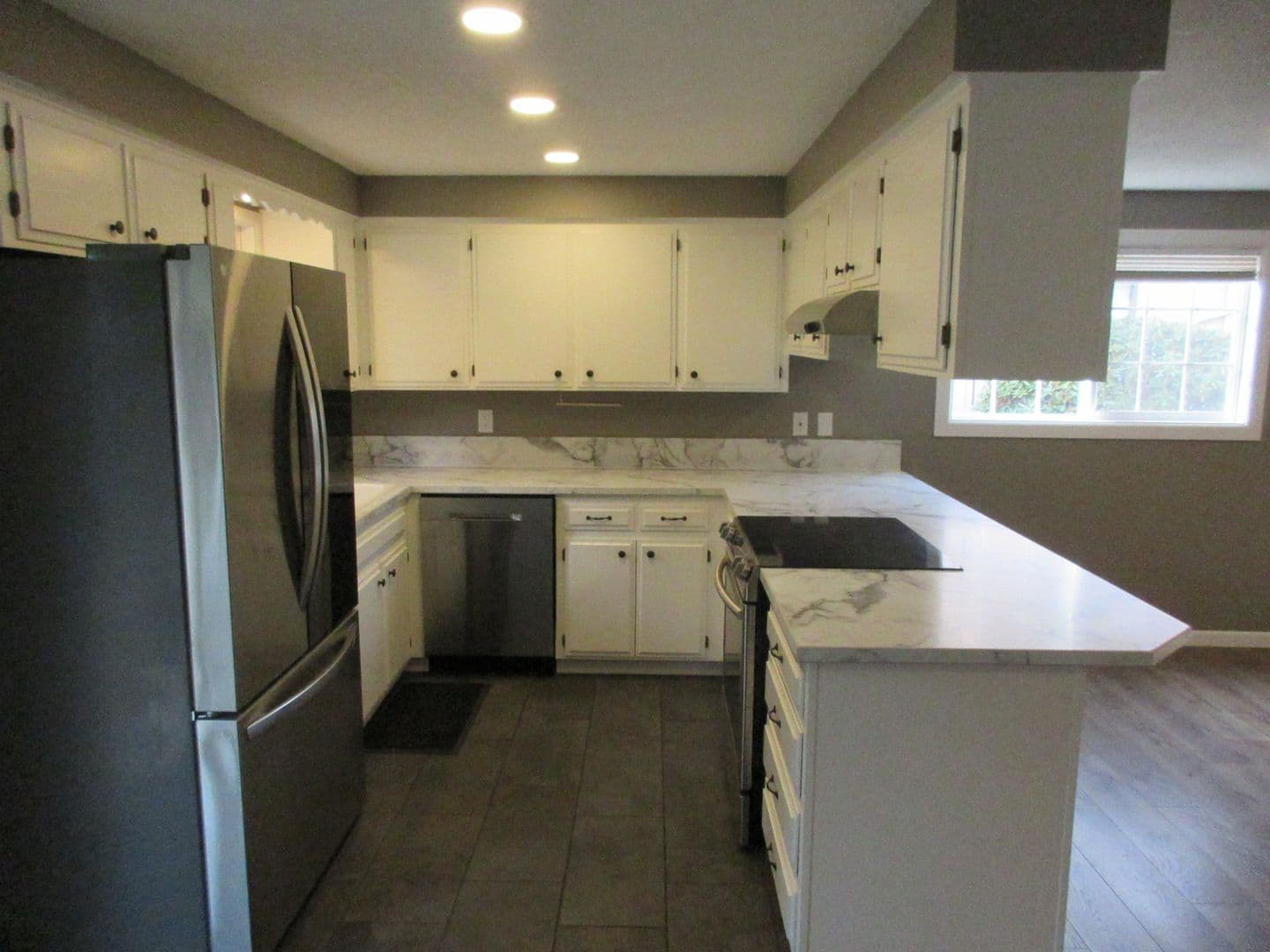 Salem House: 1340 Elser Dr SE