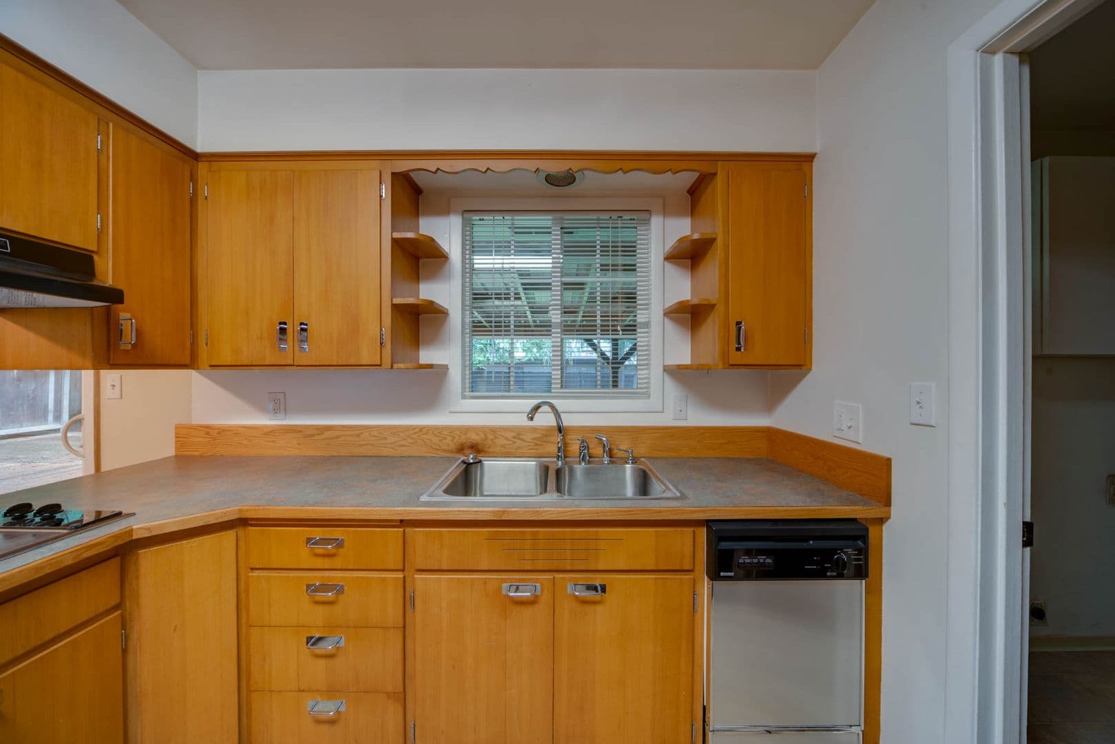Salem House: 1040 Larkspur Lane NW