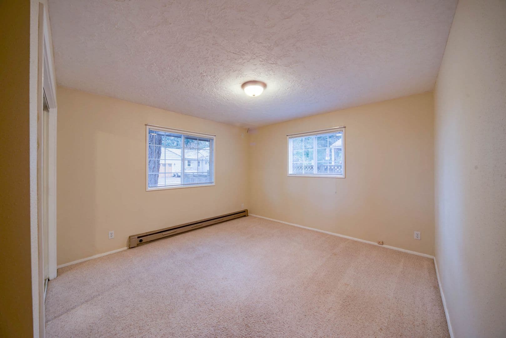 Salem House: 1040 Larkspur Lane NW