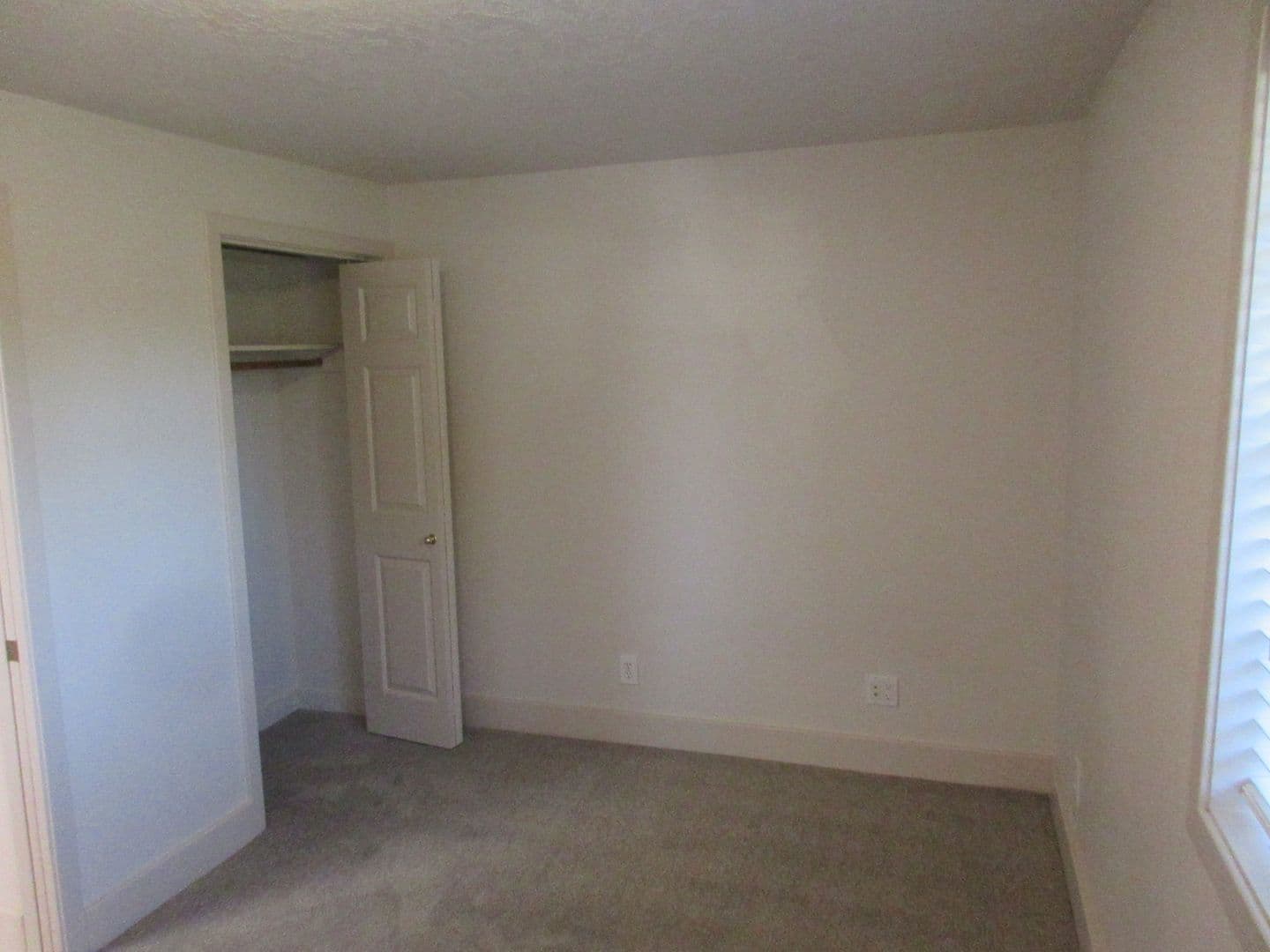 Salem House: 4745 Skyline Rd S