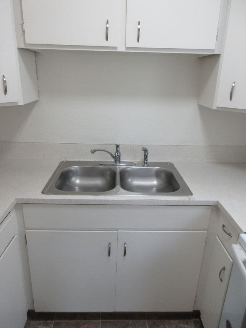 Salem Apartment: 2804 Claxter Rd NE