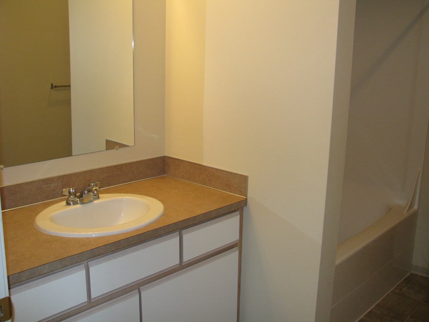 Keizer Apartment: 4995 Delight St N #202