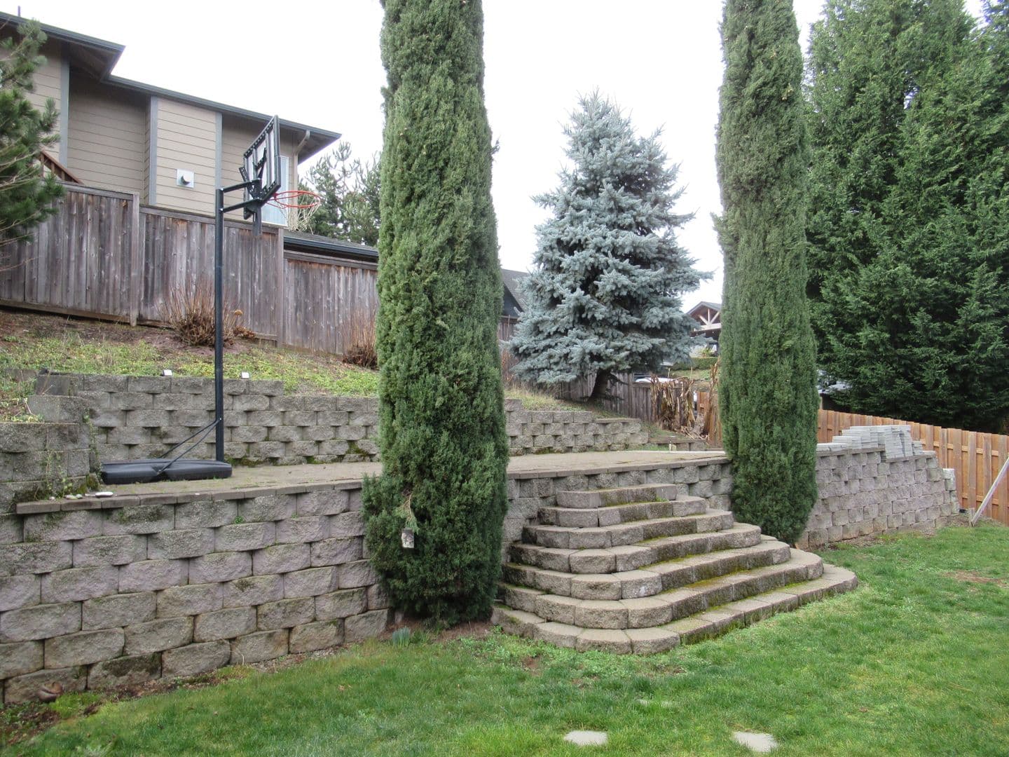 Salem House: 5353 Snowflake St SE