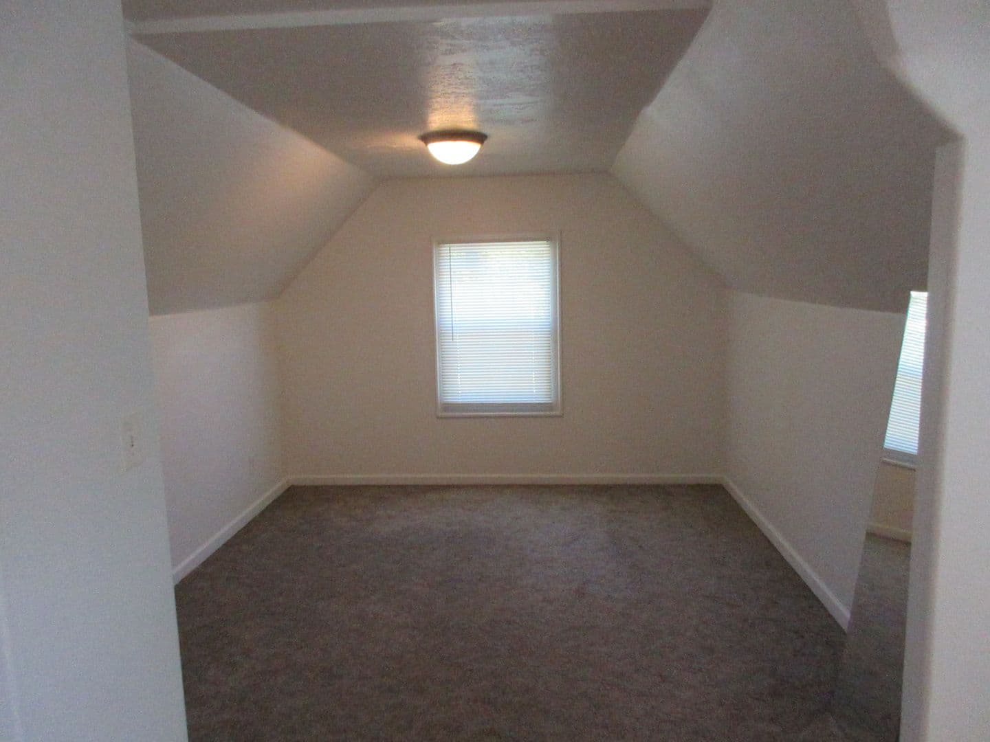 Salem House: 2810 Claxter Rd NE