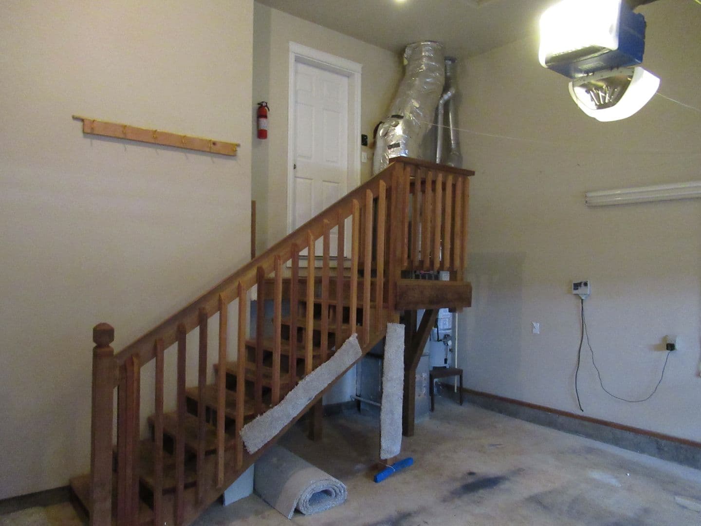Salem House: 5353 Snowflake St SE