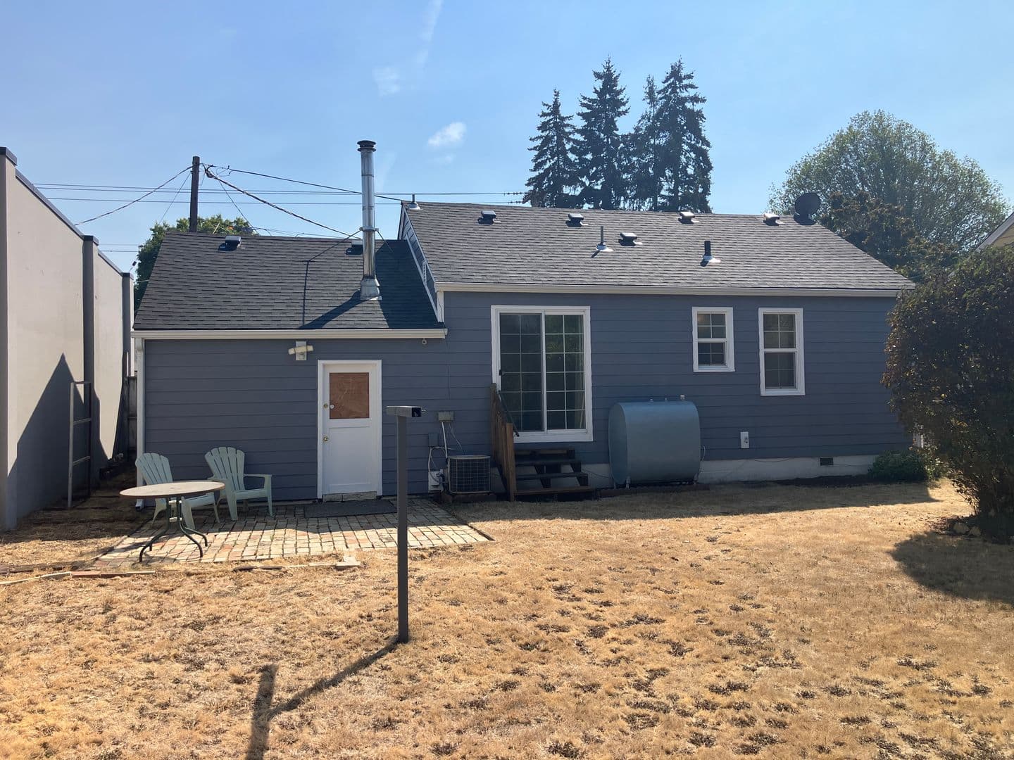 Salem House: 1165 Oxford St SE