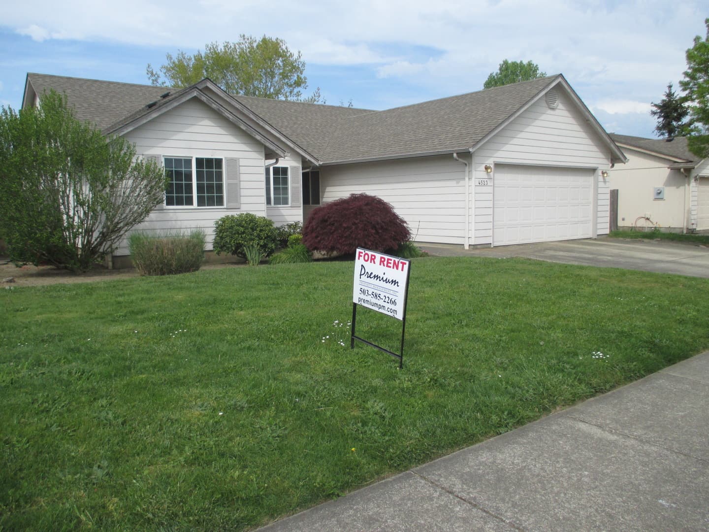 Salem House: 4523 Wildcherry Drive SE