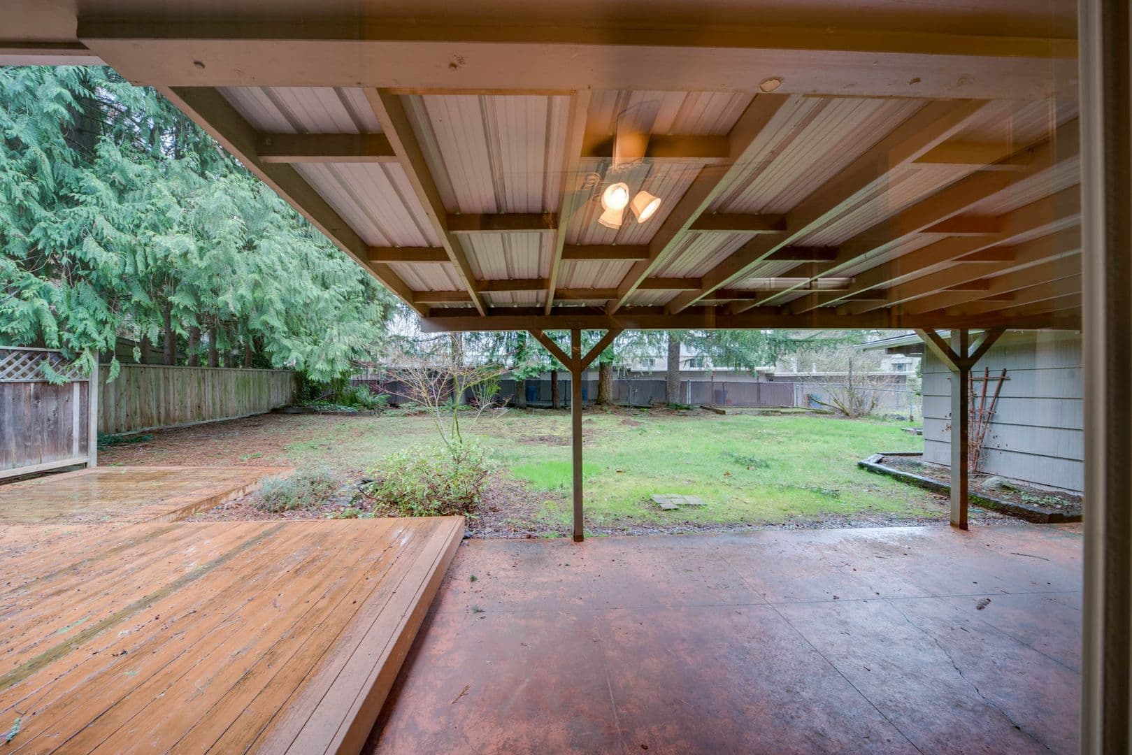 Salem House: 1040 Larkspur Lane NW