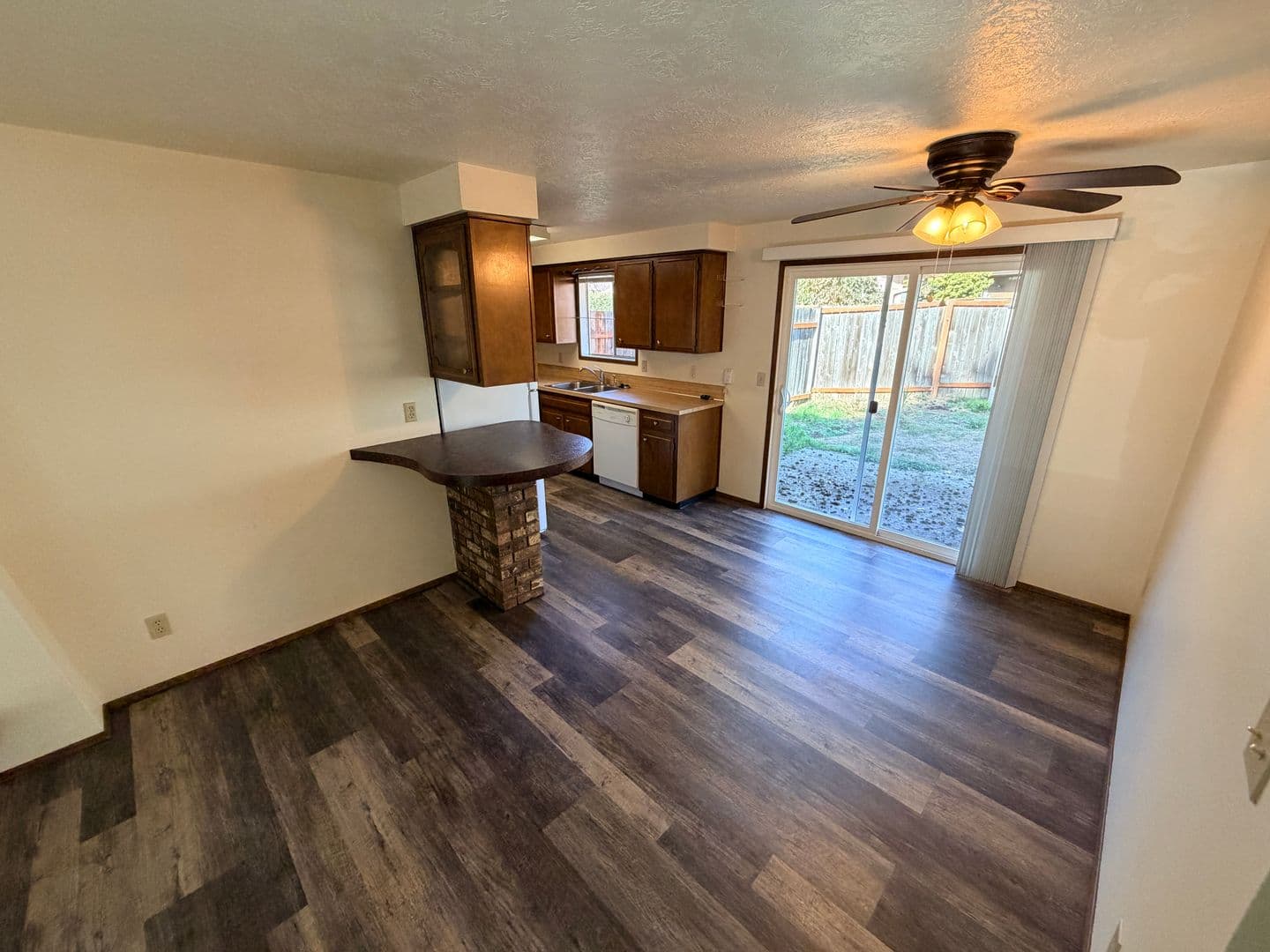 Salem Apartment: 1519-1525 6th St NW