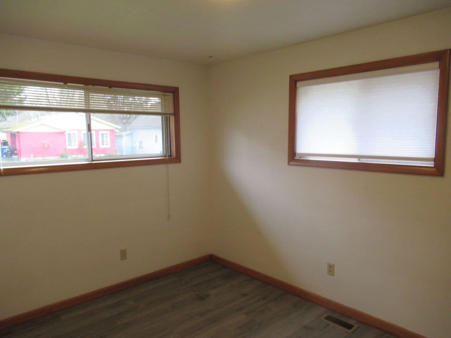 Salem House: 1690 D Street NE