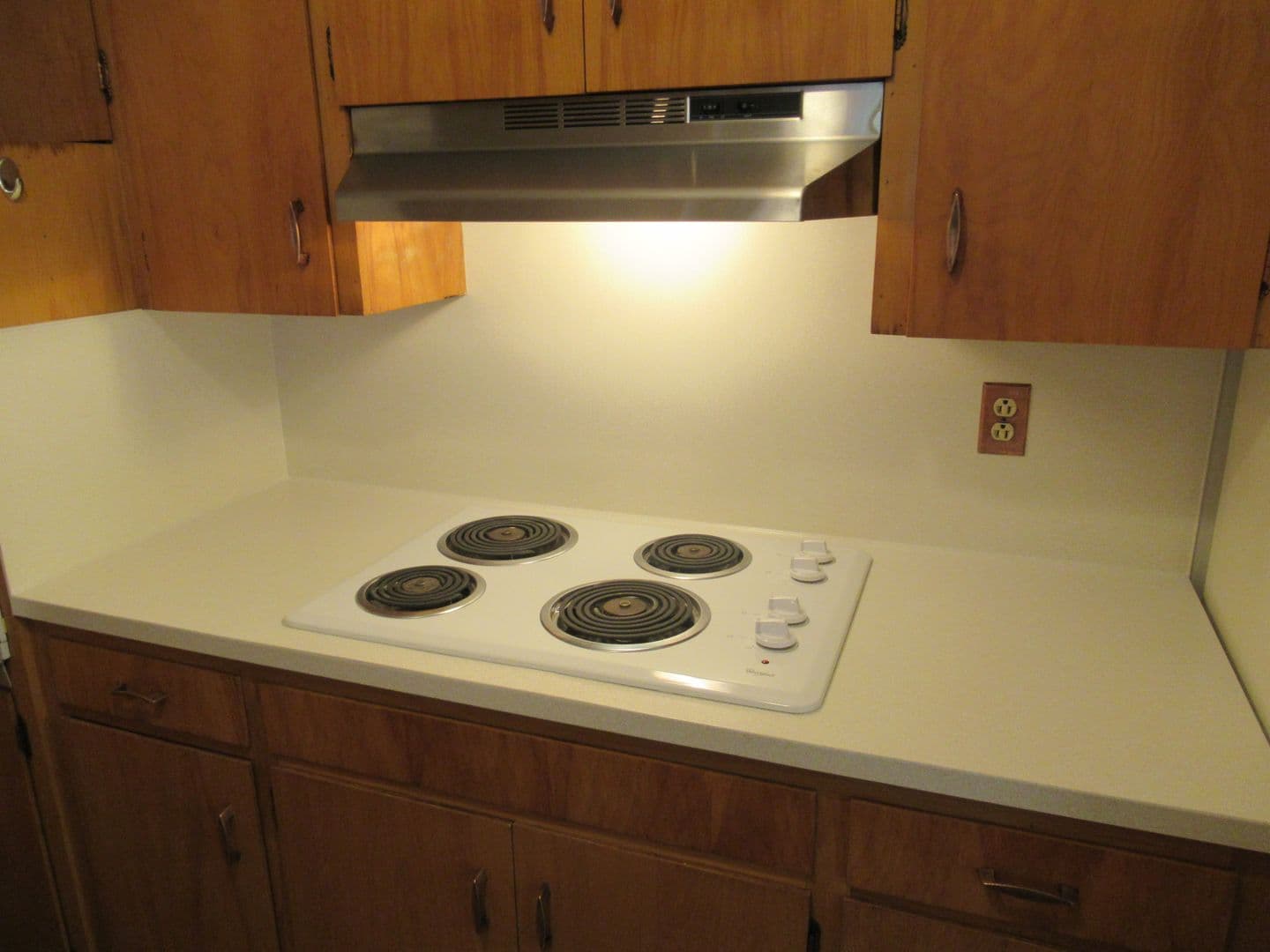 Salem House: 1690 D Street NE