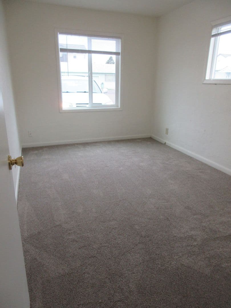 Salem Apartment: 2804 Claxter Rd NE
