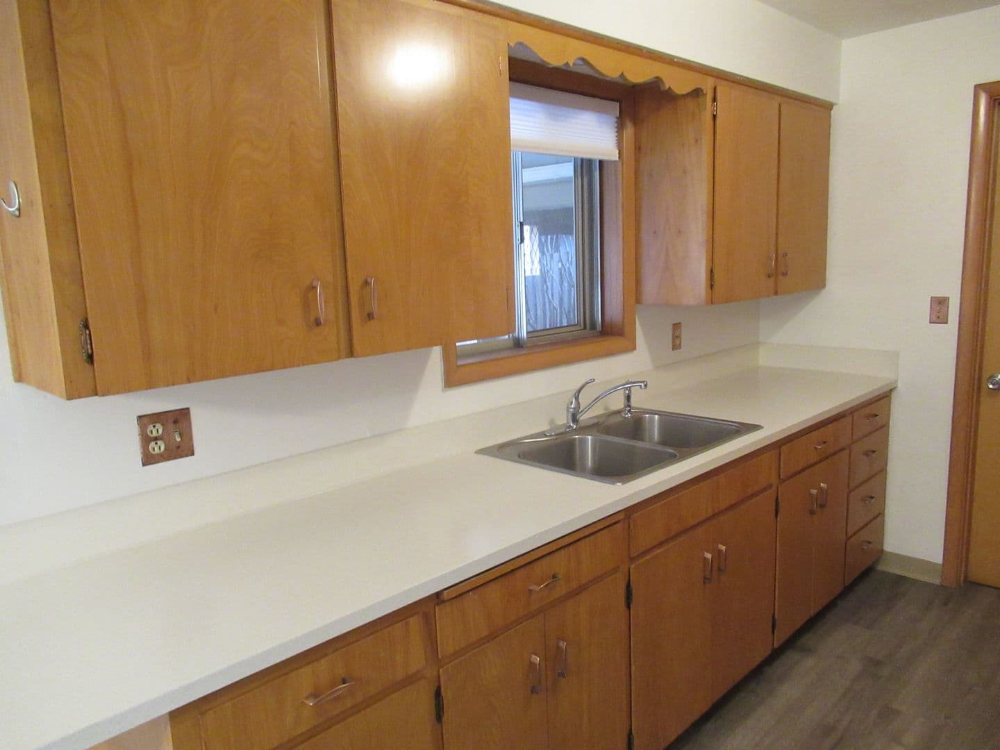 Salem House: 1690 D Street NE