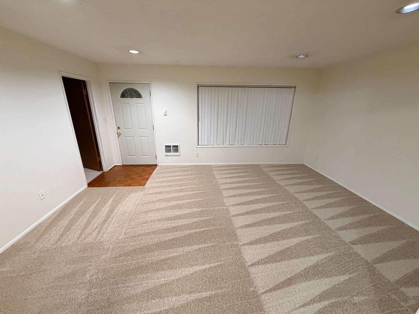 Salem House: 1040 Larkspur Lane NW