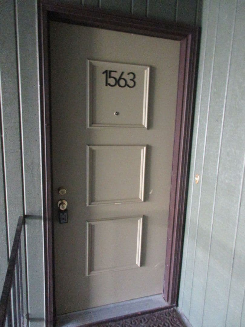Salem Apartment: 1563 Commercial Street SE