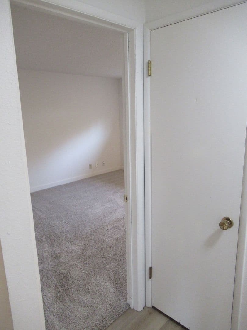 Salem Apartment: 370 Missouri Ave S & 3210 Argyle Drive S