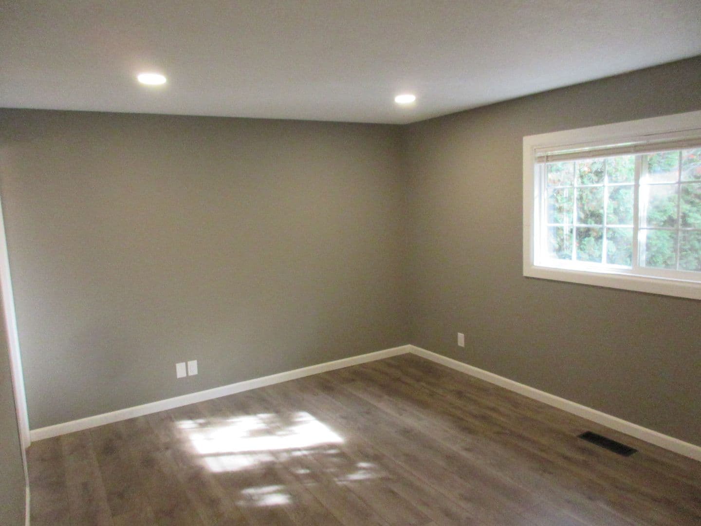 Salem House: 1340 Elser Dr SE