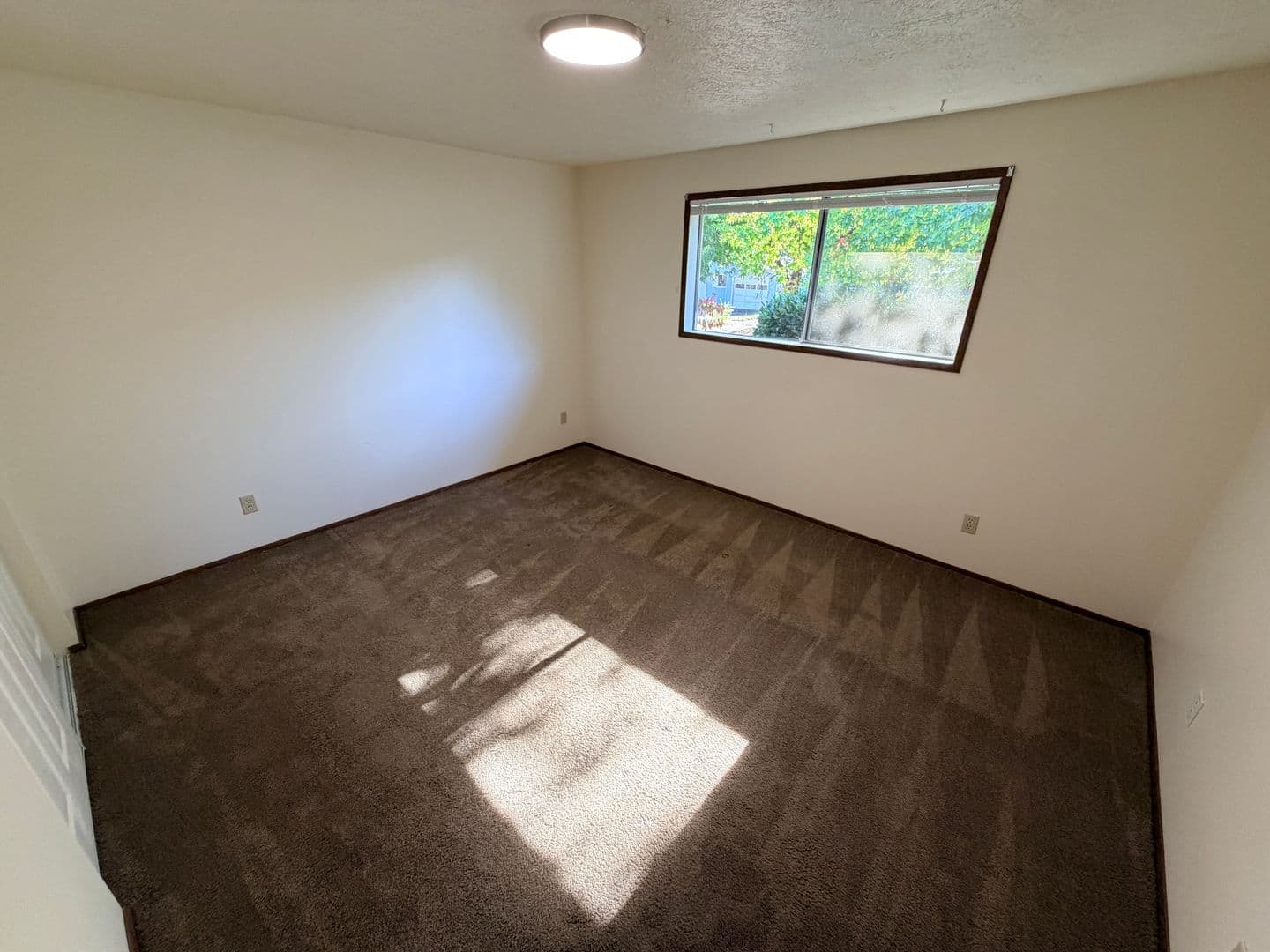 Salem Apartment: 1519-1525 6th St NW