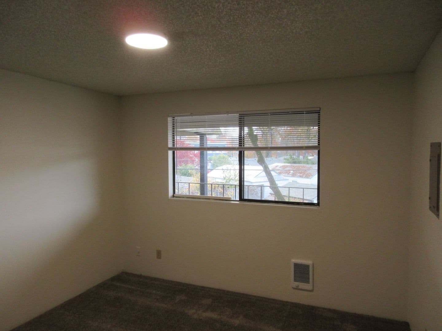 Salem Apartment: 728 Church Street NE #37