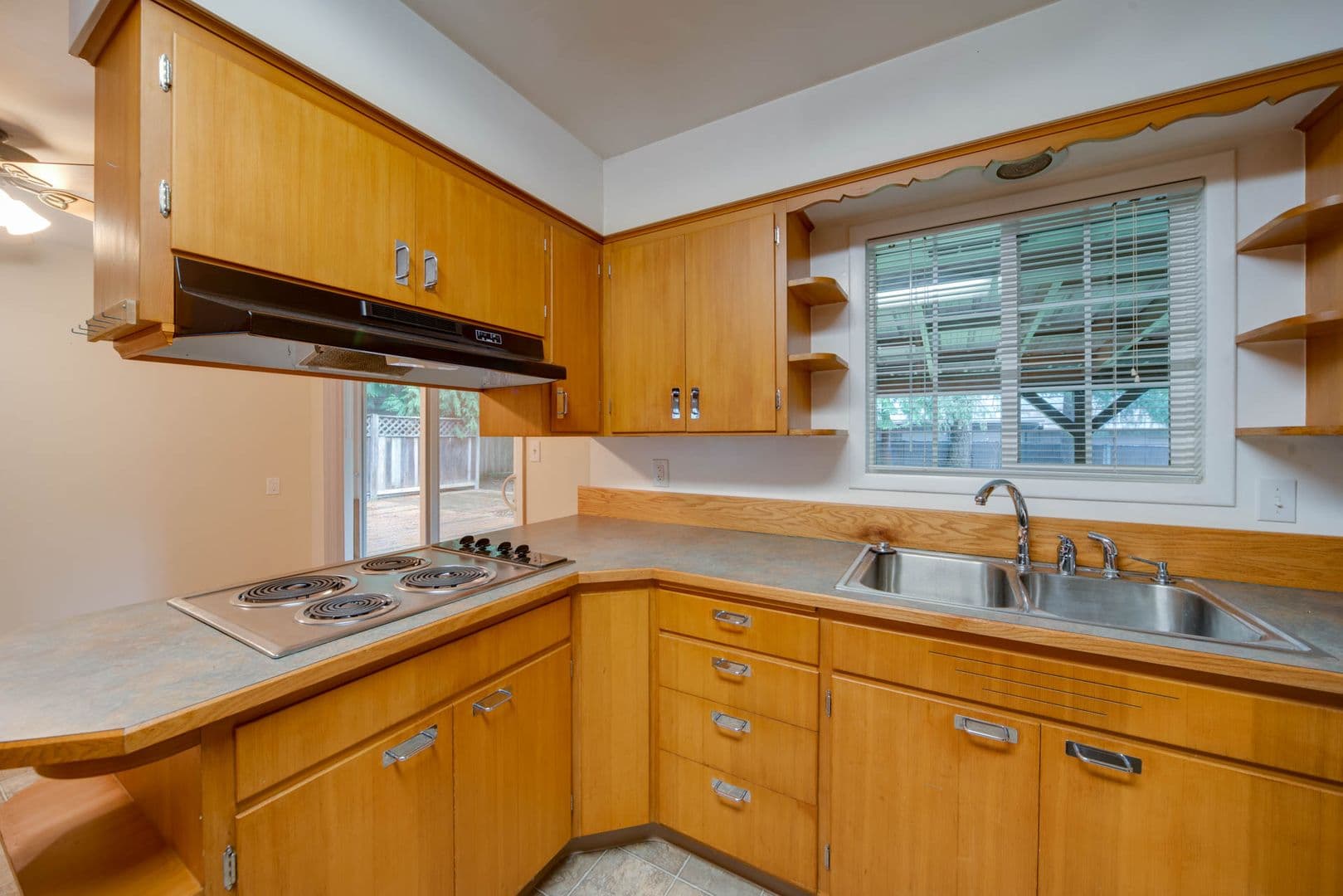 Salem House: 1040 Larkspur Lane NW