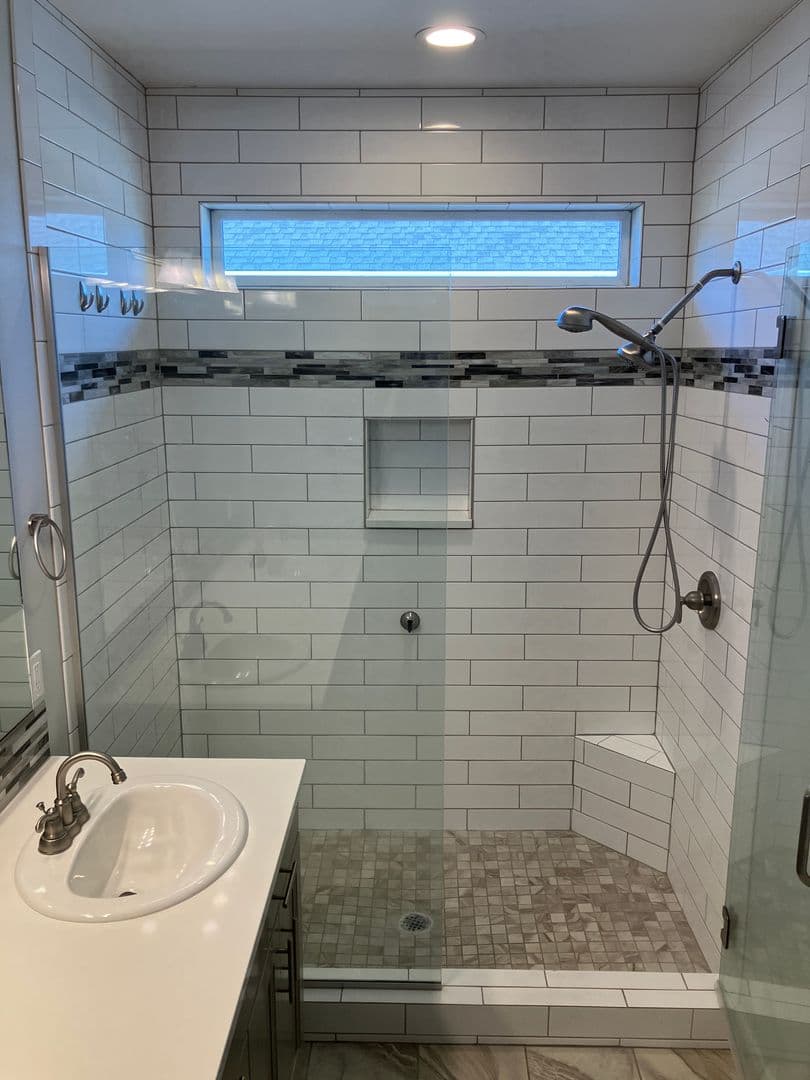 Salem House: 5724 Mt Vernon St SE