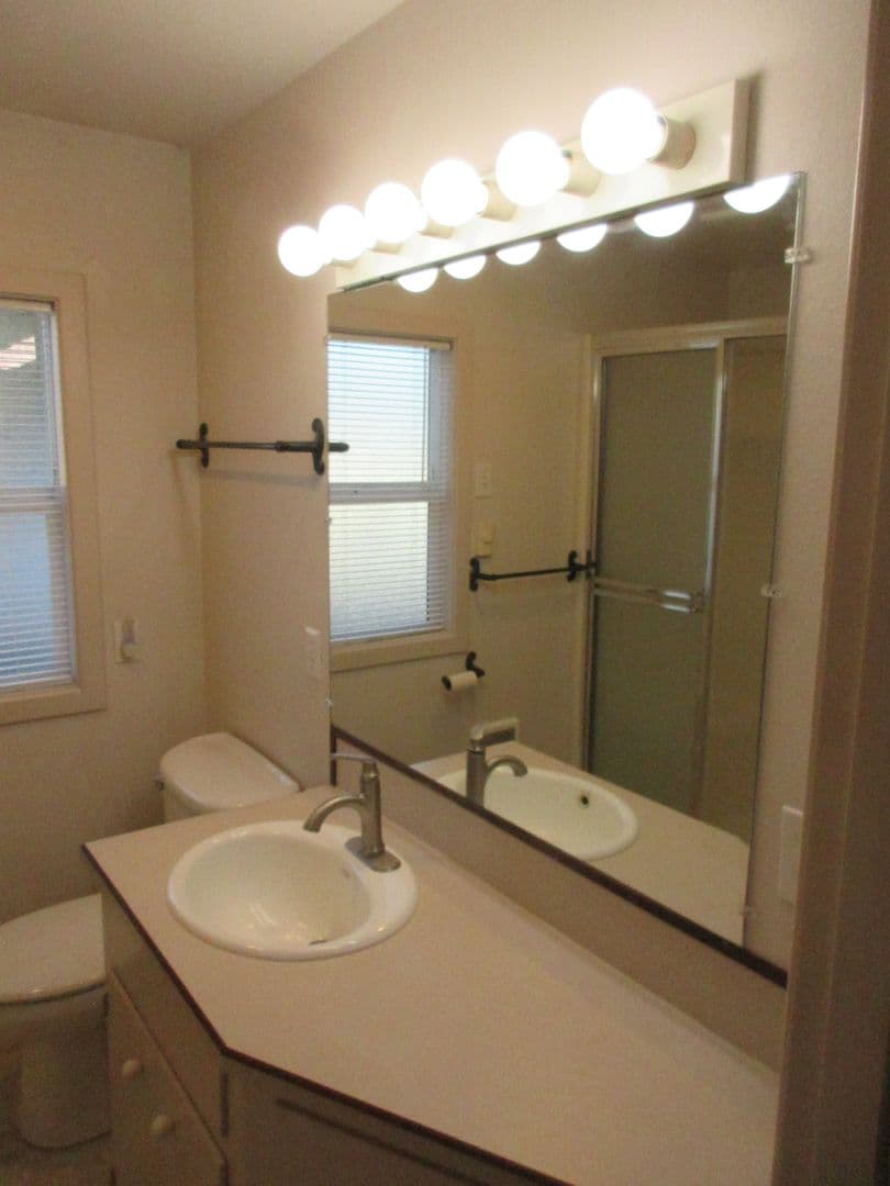 Salem House: 4745 Skyline Rd S