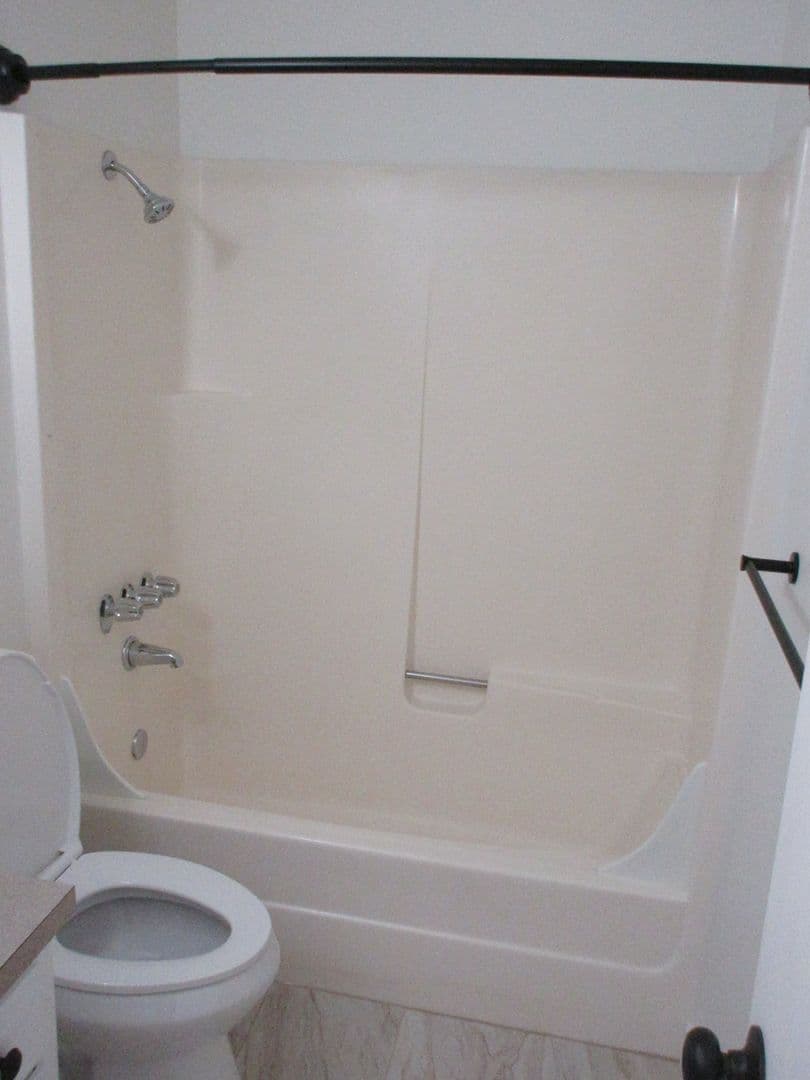 Salem Apartment: 1563 Commercial Street SE