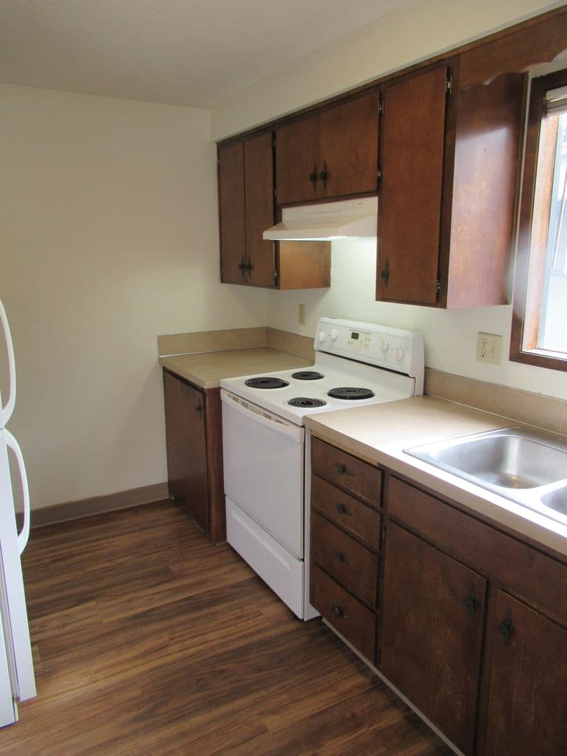 Salem Apartment: 1115 Waller St SE