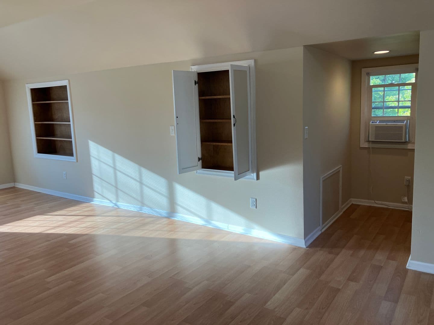 Salem House: 1710 Norway St NE