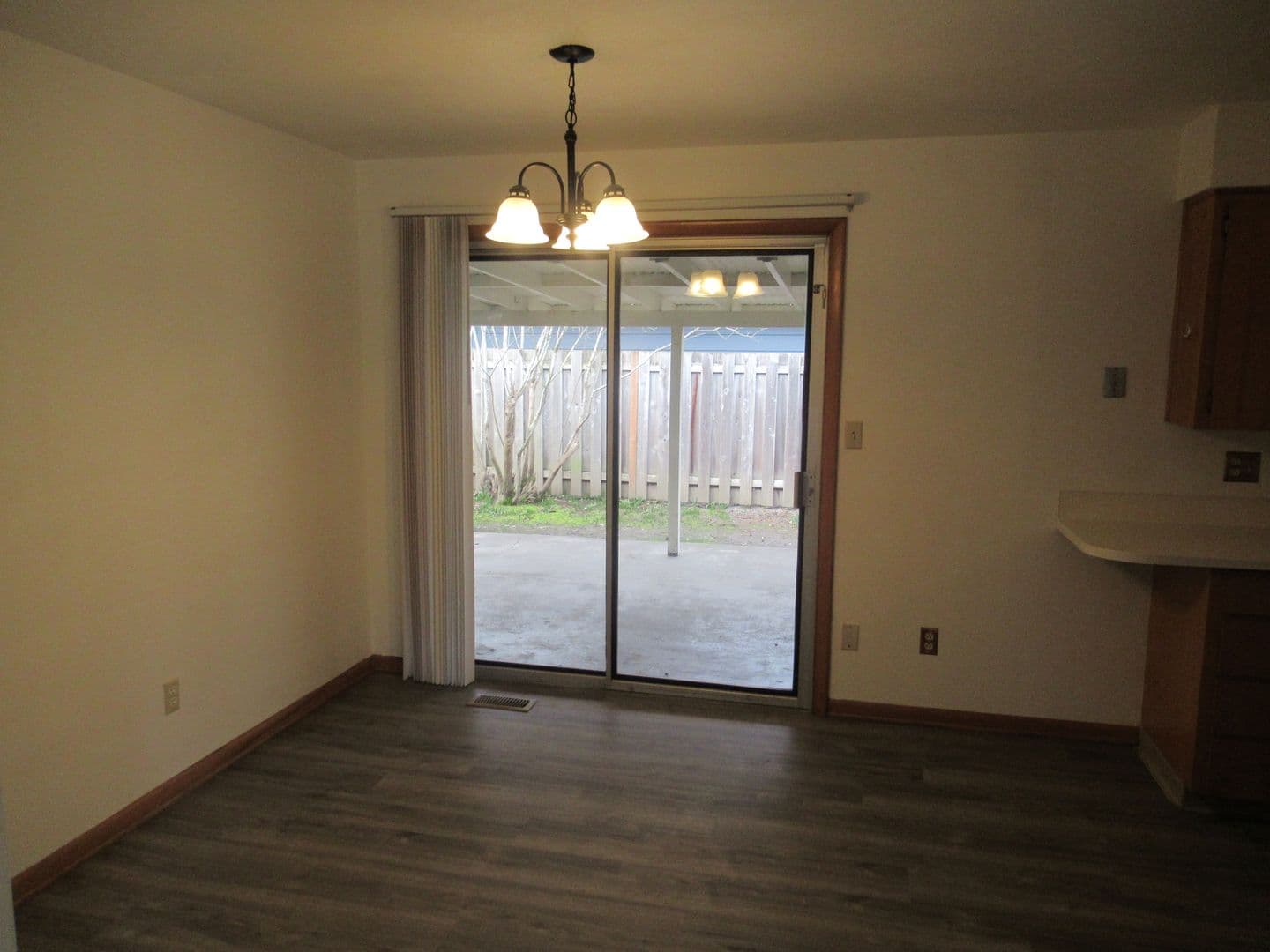 Salem House: 1690 D Street NE