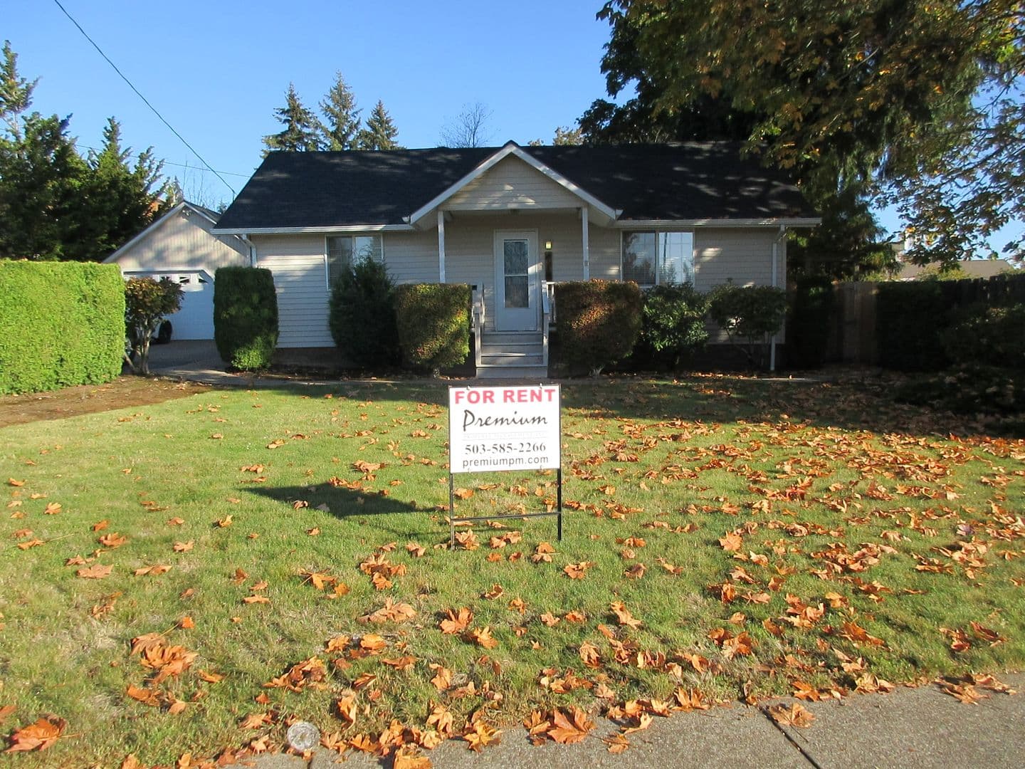 Salem House: 4745 Skyline Rd S